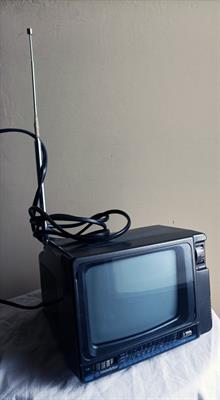 VINTAGE TV PORTATILE ROADSTAR 400N