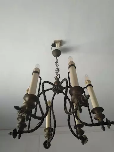 Lampadario antico in ferro battuto