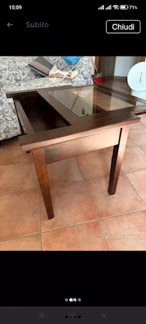 Tavolino di campagna con vetrina