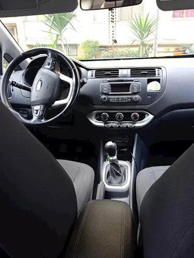 Auto Kia Rio berlina