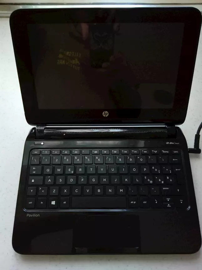 Notebook HP 10-E002SL non funzionante completo Hewlett