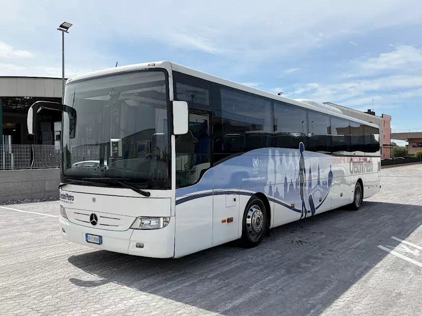 Foto 2MERCEDES TOURISMO 64 POSTI Anno 2010 Km 850000 Euro 5