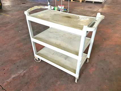Carrello portavivande a 3 ripiani usato