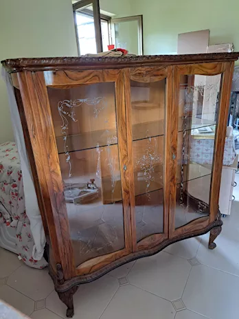 Vetrina stile Chippendale