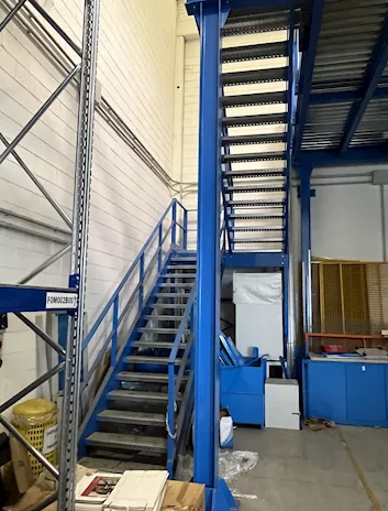 Scaffalature soppalchi e attrezzature magazzino