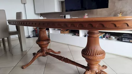 Tavolo da sala, in legno massello noce nazionale, ottimo stato - Foto 2