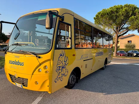 Scuolabus 54+2+1 Iveco 100/E4 Cacciamali, cambio manuale - Anteprima 2