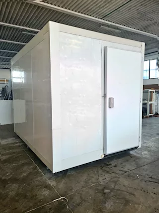 Cella frigo/freezer per allevamento usata