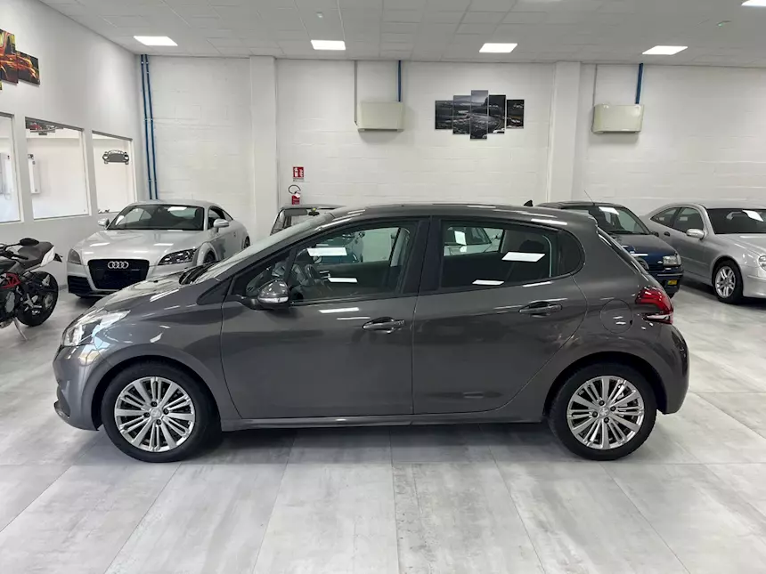 Peugeot 208 5p 1.2 PureTech GPL 82 CV Anno 2017 Km 139000, unico proprietario - Foto 8