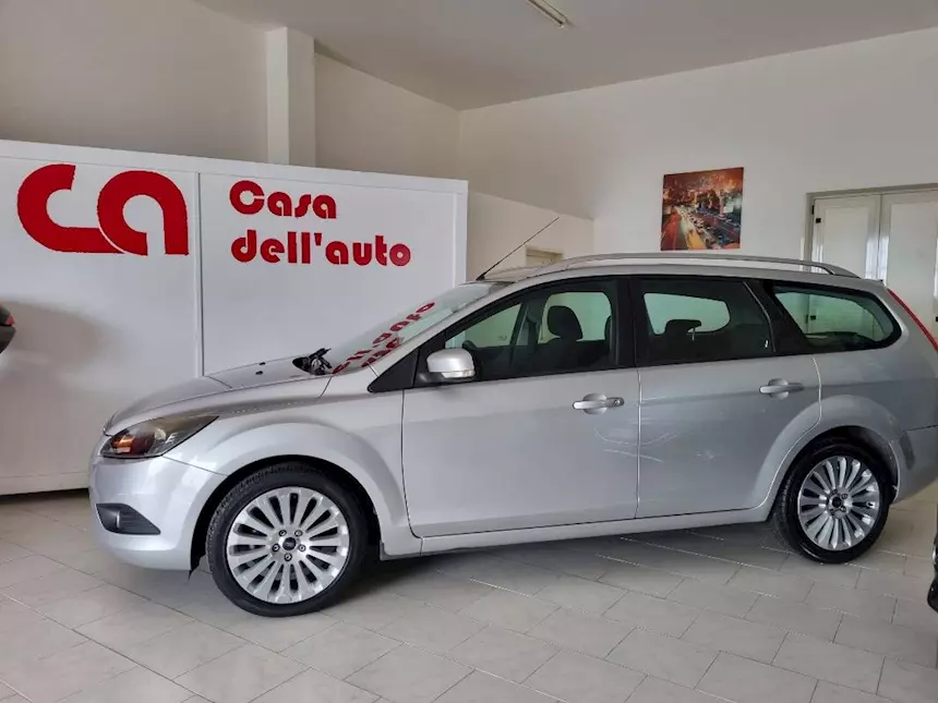 Ford Modello Focus 1.6 TDCI 90 CV SW Anno 2009 Km 180000 Station Wagon - Foto 2