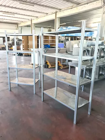 2 scaffalature per macello usate