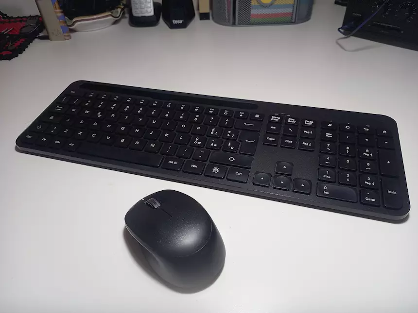 Set tastiera e mouse wireless con ricevitore nano USB