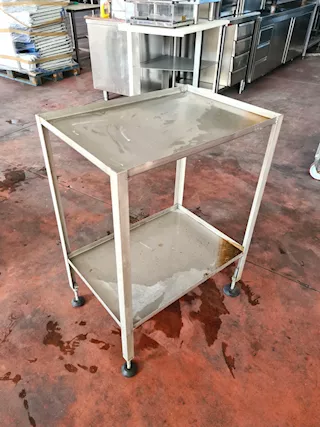 Tavolo inox con bordi rialzati usato