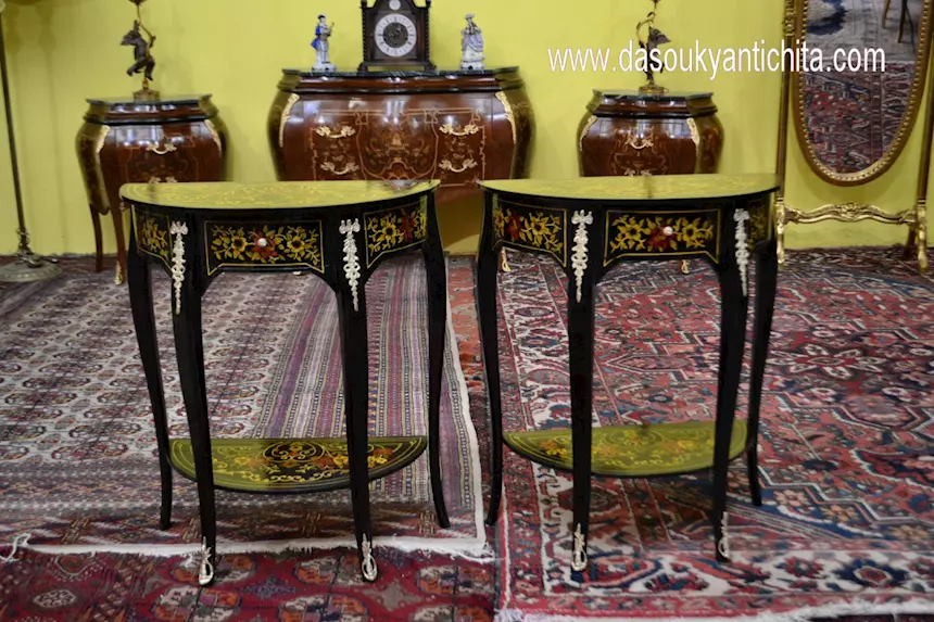 Coppia di tavolini - console ebanizzati mezzo giro, in legno