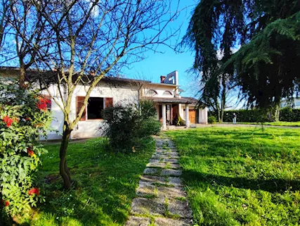 Villa bifamiliare con ampio giardino - Foto 3