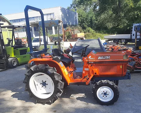 Trattore Kubota B1 - 16 - 4WD usato