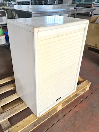 Mobiletto con anta a serrandina usato