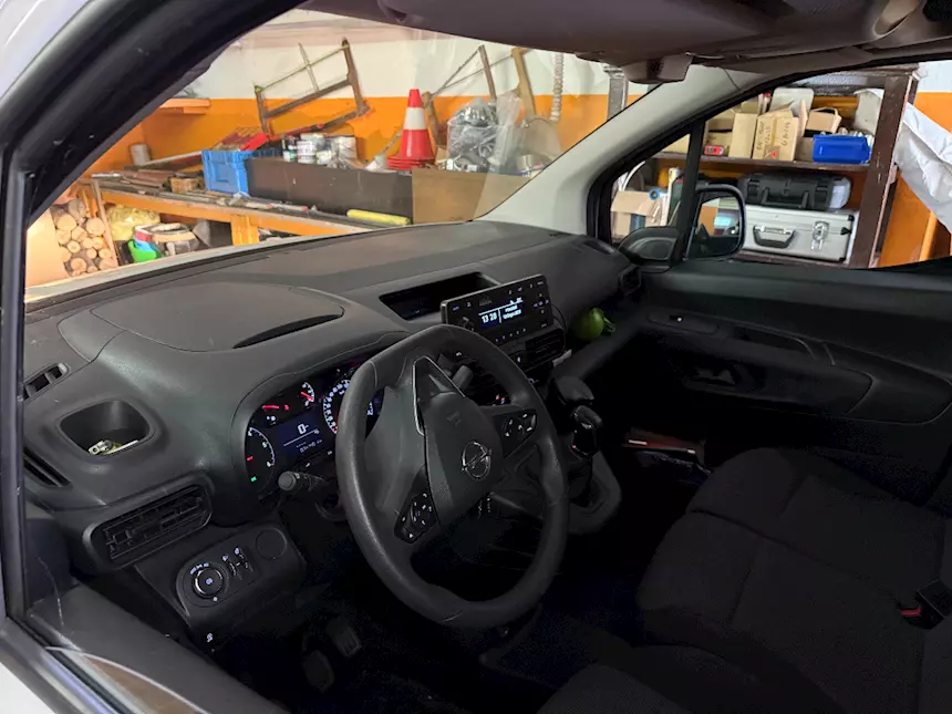 Foto 6Furgone Opel Combo Anno 2019 Km 74140, cilindrata 1.560