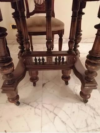 Tavolo soggiorno e sedie, legno noce, in ottime condizioni - Foto 2