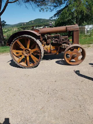Trattore Fordson del 1916 per collezionisti, va in moto.