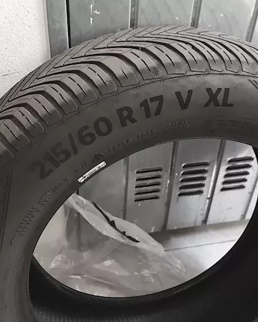 Pneumatico Continental 215/60 r17 v XL 4 stagioni