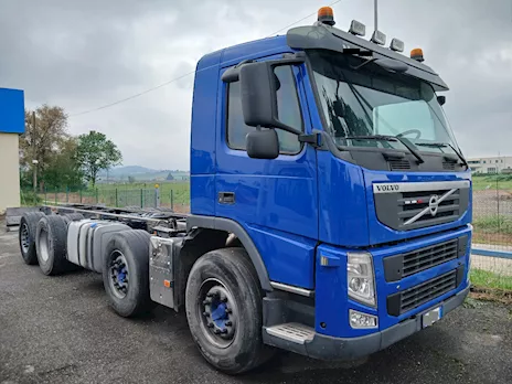 Volvo FM 380 4 assi a telaio, configurazione 8x2
