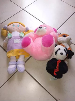 Quattro peluche in blocco buone condizioni