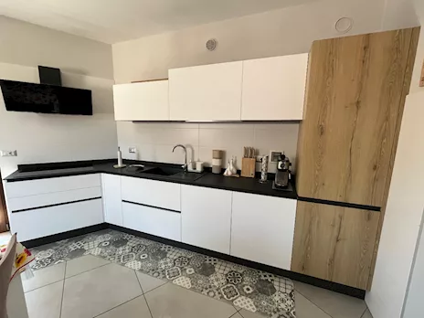 Cucina moderna completa + tavolo e 6 sedie, in legno - Anteprima 1