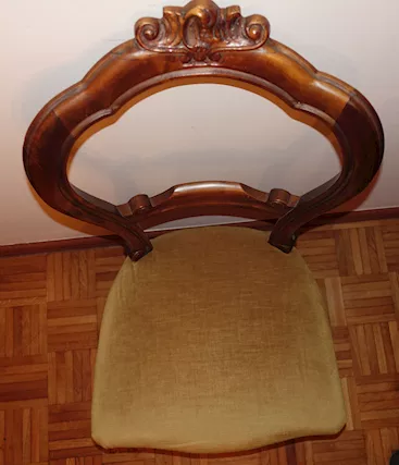 Tavolo rotondo con quattro sedie - Foto 3