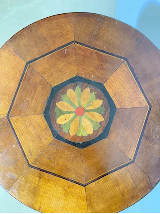 Antico tavolinetto tondo intarsiato primi '900 noce - Foto 5
