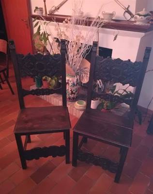  2 sedie intagliate in stile