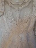 Abito da sposa bianco con corpetto in pizzo