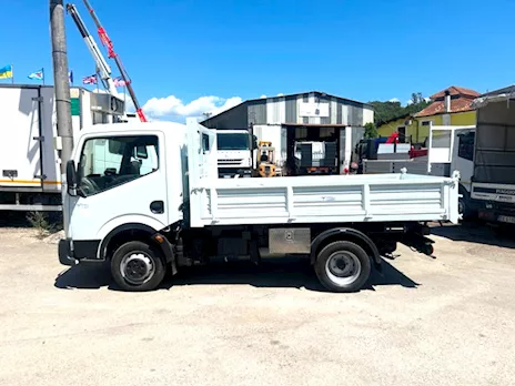 Camion Nissan cabstar35.13 ribaltabile