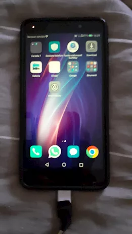 Per la vendita un telefonino di marca Honor 4G 32 GB