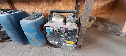 Gruppo elettrogeno e attrezzi vari F213-22