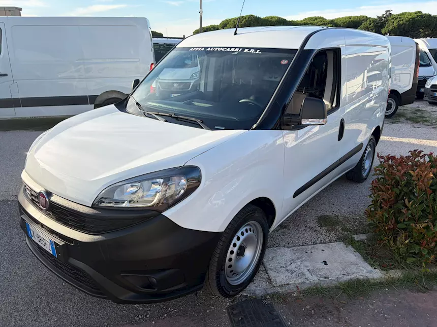 Foto 2FIAT DOBLO 1.6MJT 105CV E6D.I 2022 Km 45000 Euro 6, unico proprietario