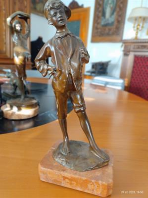 Bronzetto primi '900 firmato