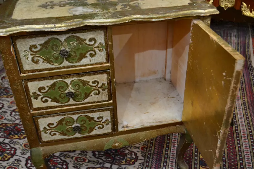 Comodino-mobiletto stile fiorentino metà XX secolo, color crema - Foto 4