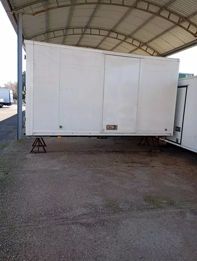 Foto 4Furgoni a terra