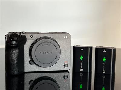 Sony FX30 + batteria originale aggiuntiva