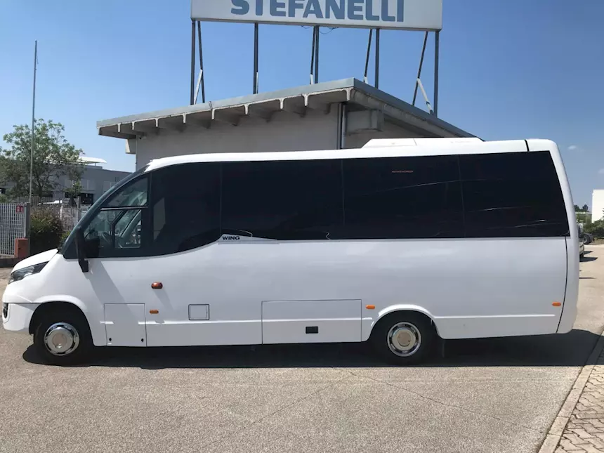 Foto 2Iveco 70C18/P Indcar Wing anno 2017 Gran Turismo Euro 6, cambio automatico