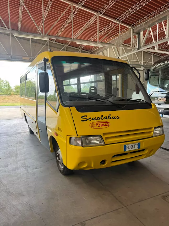 Vendo scuolabus Marca Iveco Anno 1999 Euro 2