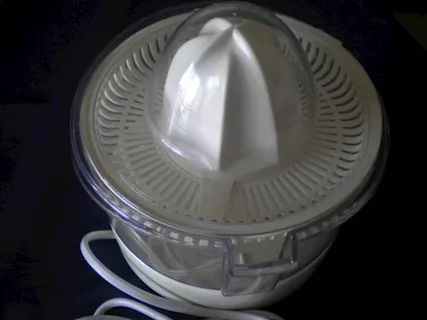 SPREMI AGRUMI BLACK DECKER BIANCO - Foto 2