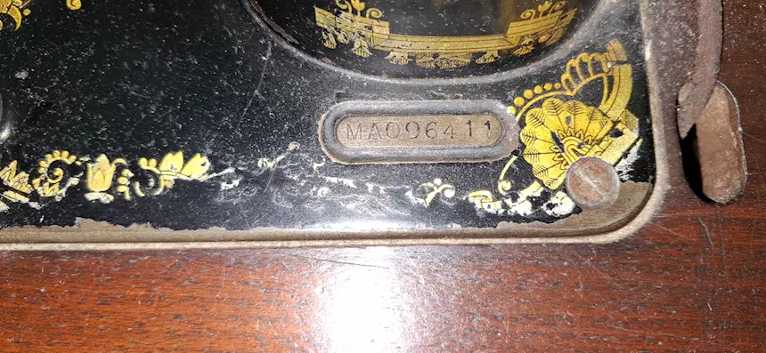 Macchina da cucire anni ‘40 Singer, in ottime condizioni, in legno - Foto 2