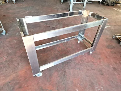 Carrello in acciaio usato
