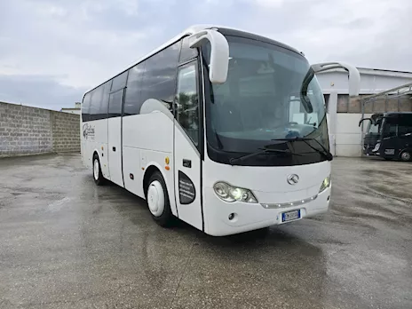 King Long XMQ6900 con pedana disabili