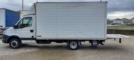 Iveco Daily 35 C17 con sponda caricatrice idraulica