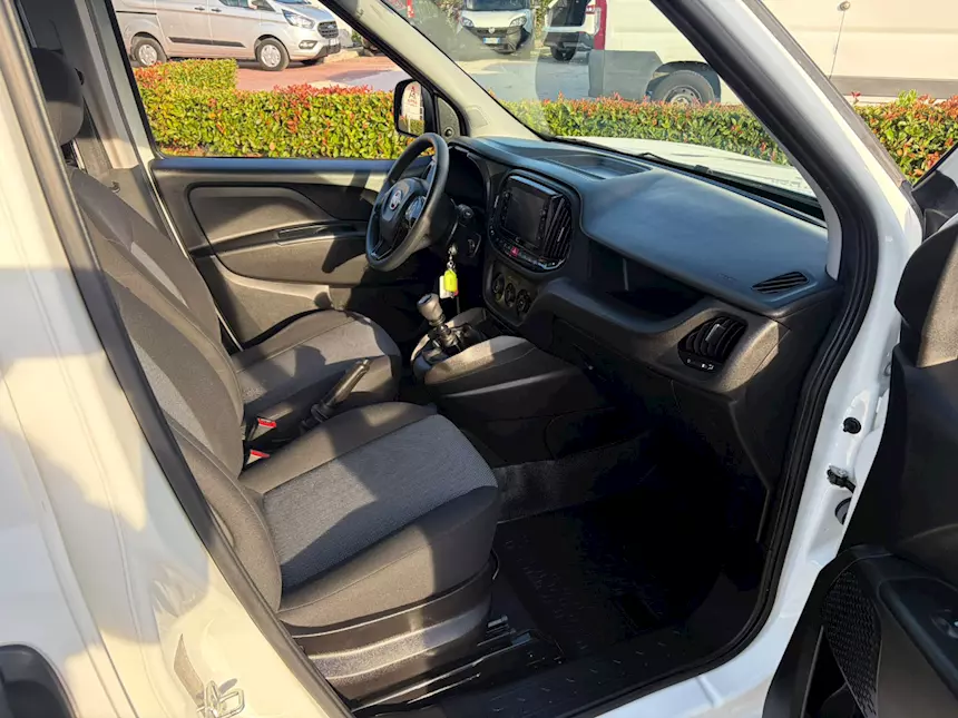Foto 6FIAT DOBLO 1.6MJT 105CV E6D.I 2022 Km 45000 Euro 6, unico proprietario