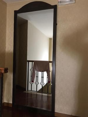 Specchio antico con struttura in legno