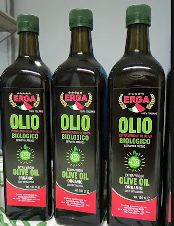 Azienda agricola vende olio extravergine oliva